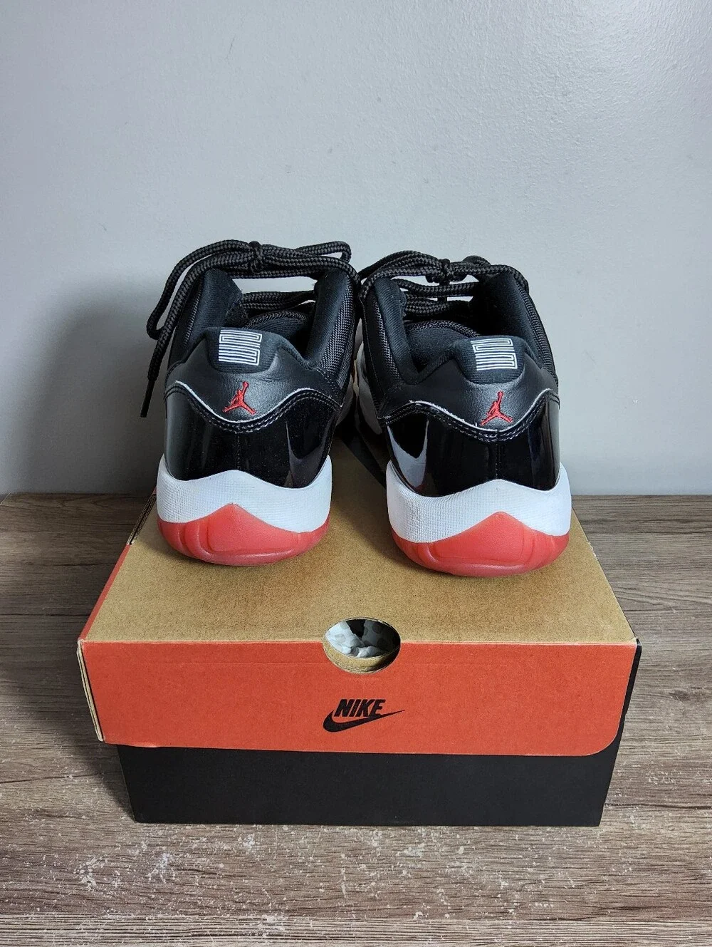 Jordan Retro Low Bred FV5104-006 SZ 9.5